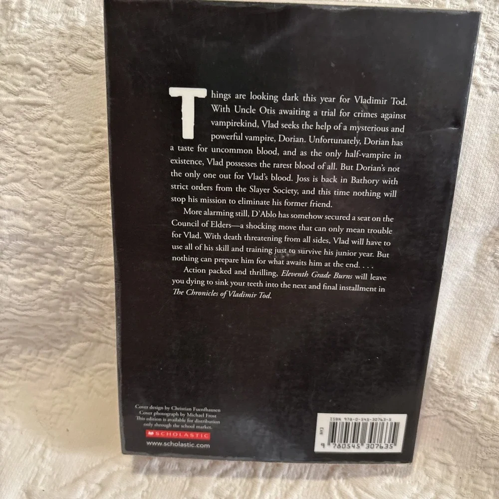 Eleventh grade Burns (The Chronicles of Vladimir Tod) - Paperback - GOOD